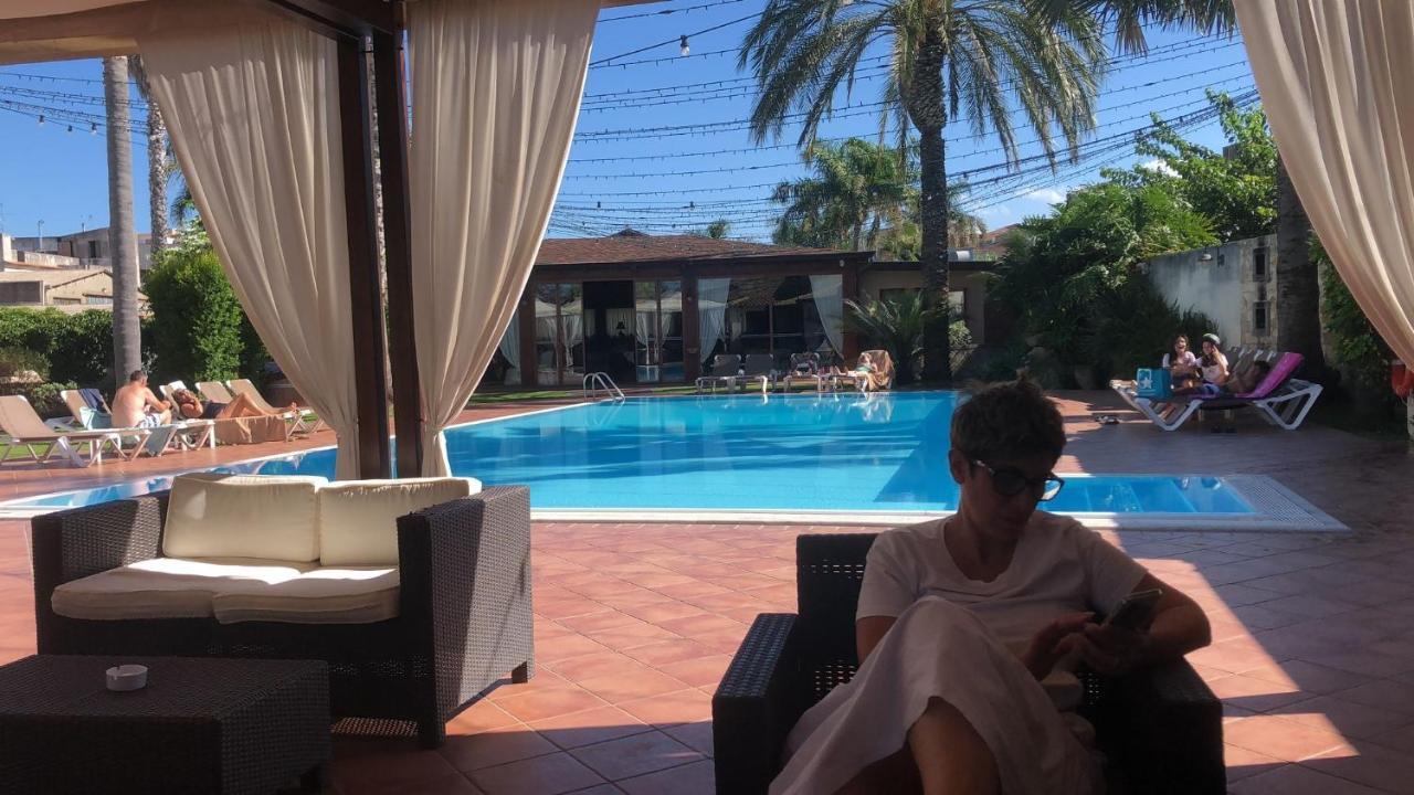 Hotel Redebora Torregrotta Eksteriør billede