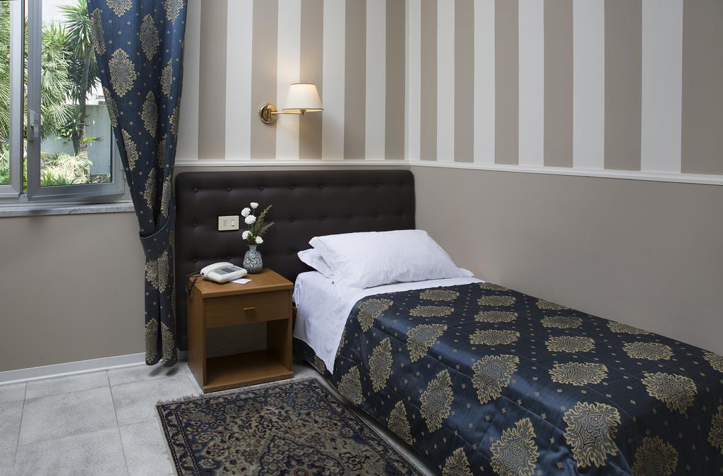 Hotel Redebora Torregrotta Eksteriør billede